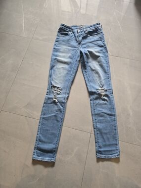 Levi's Light Blue Ripped Women's Skinny Jeans